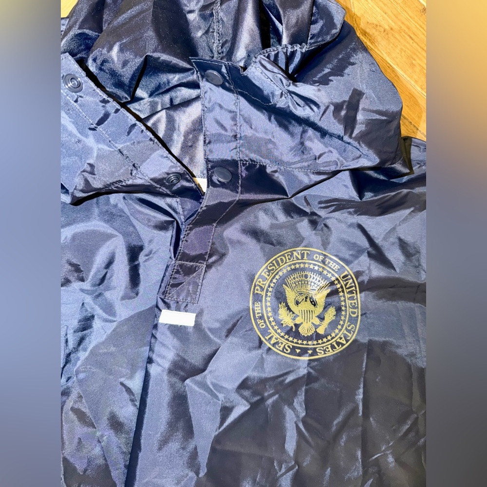 Rain poncho/windbreaker -Team 365- easy pack w/reflective accents - presidential